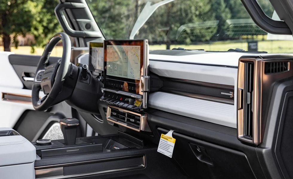 2022 gmc hummer sut ev editia 1