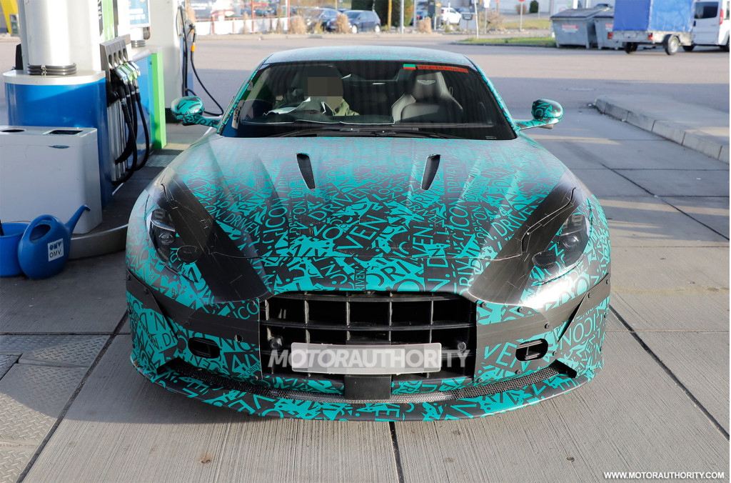 Fotografie spion Aston Martin DB11 facelift 2024 - Credit foto: Baldauf