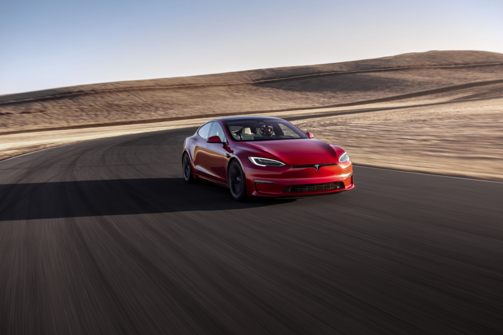 Tesla Model S 2022 în carouri