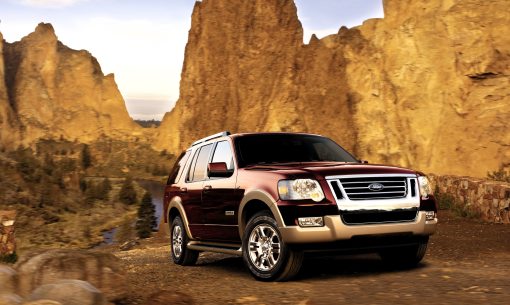 Noile Ford Explorer și Escape Hybrid cu pile de combustie se îndreaptă spre L.A.