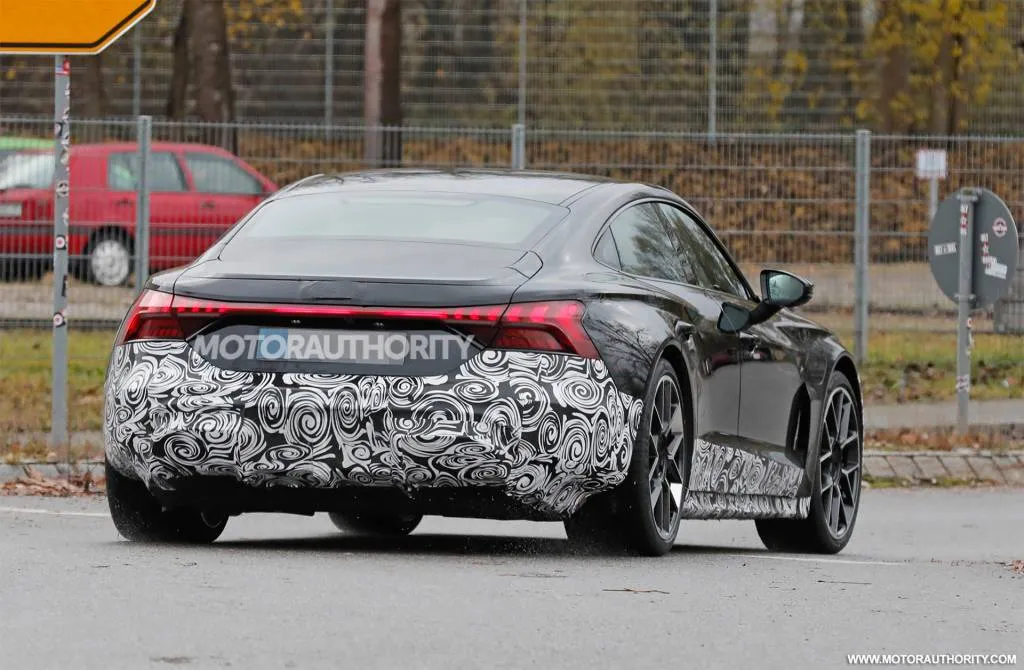 Fotografii spion Audi E-Tron GT facelift 2026 - Credit foto: Baldauf