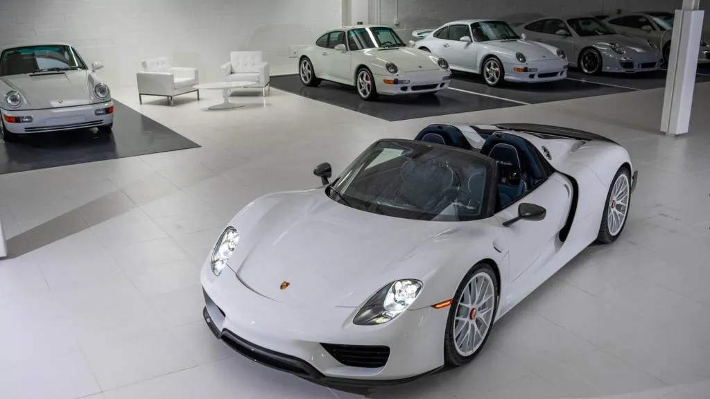 Colecția Porsche White