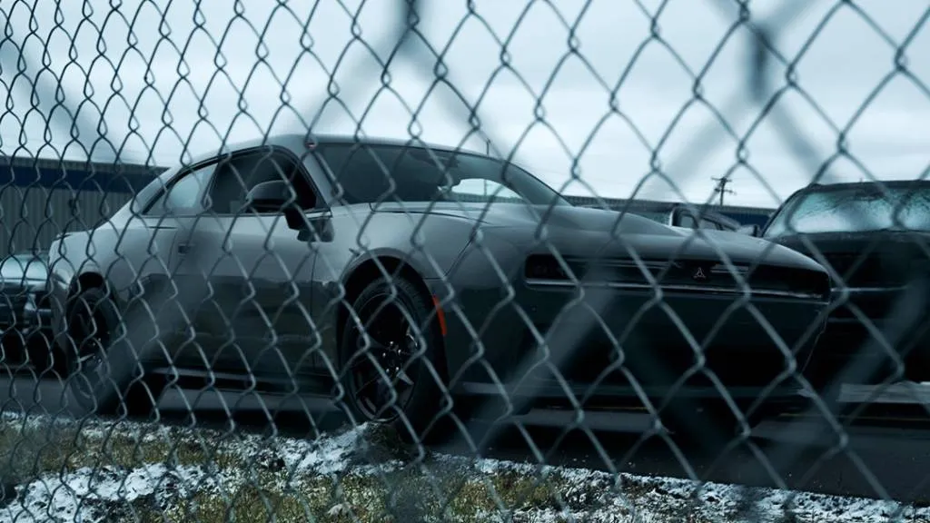 Imaginea teaser a succesorului electric al lui Dodge Challenger