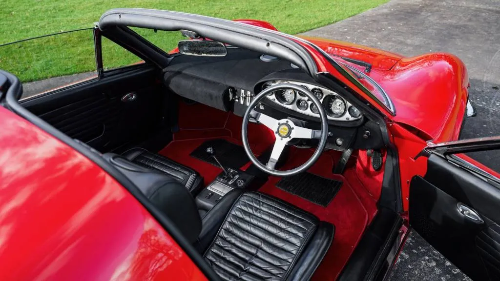 Ferrari 246 Dino GTS din 1973 al lui Peter Grant, managerul trupei Led Zeppelin (foto via Car & Classic)