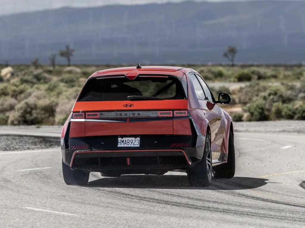 2025 Hyundai Ioniq 5 N în pregătire pentru 2024 Pikes Peak International Hill Climb