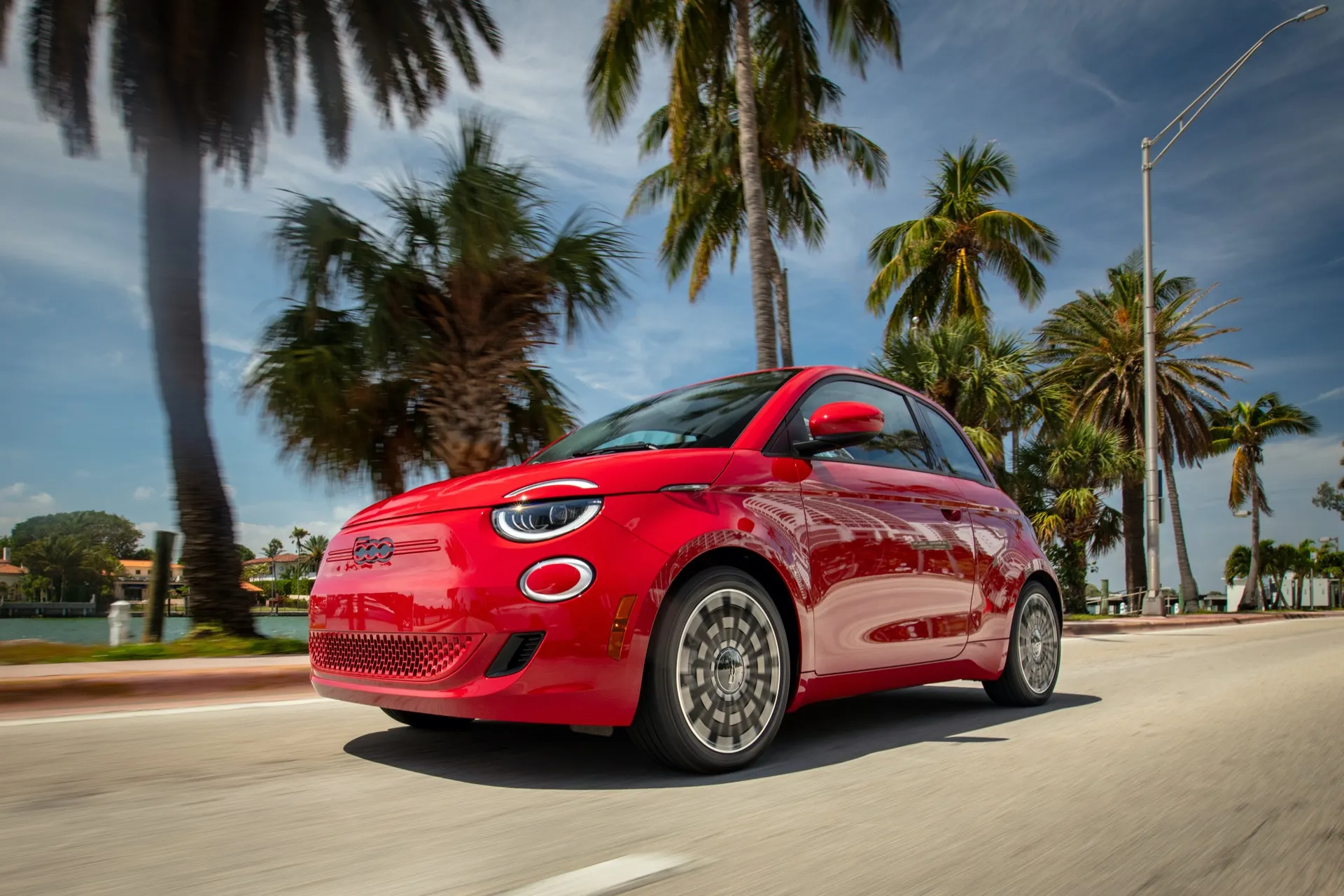 Recenzie Fiat 500e, reduceri de preț F-150 Lightning, BMW și Rimac: Știrile auto de astăzi
