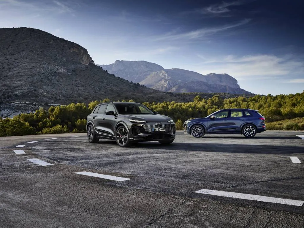2025 Audi SQ6 E-Tron, stânga, Q6 E-Tron, dreapta