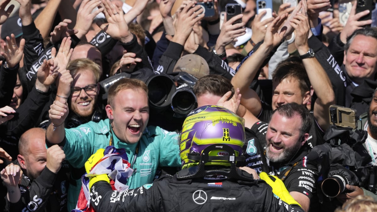 Hamilton a rezistat atacului lui Verstappen și a obținut o victorie palpitantă la Marele Premiu al Marii Britanii F1