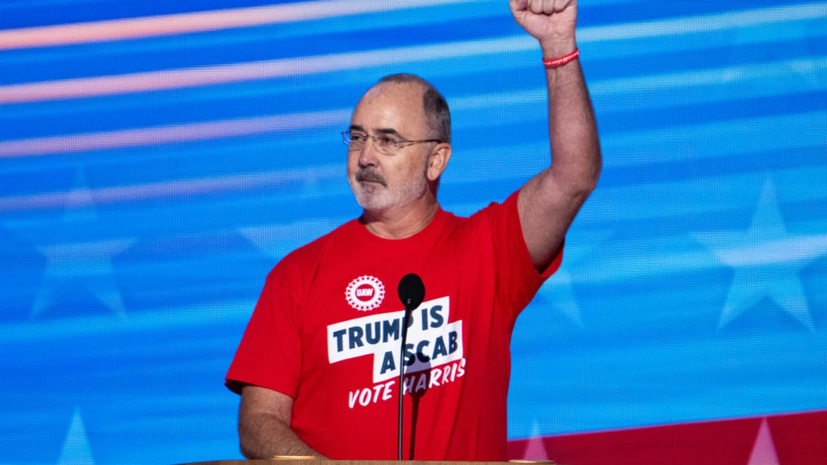 La Convenția Democrată, șeful UAW amenință cu greva împotriva Stellantis din cauza fabricii nefuncționale