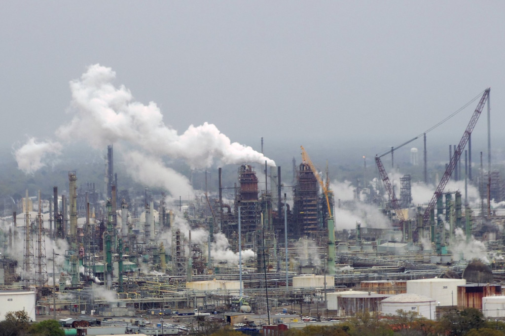 Rafinăria de petrol ExxonMobil, Baton Rouge, Louisiana, de WClarke [CC BY-SA 4.0]