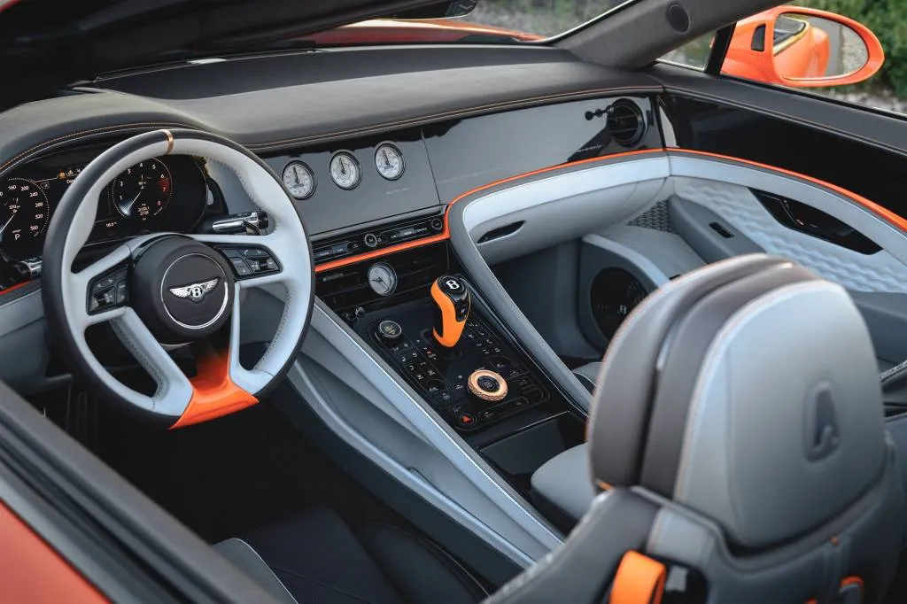Bentley Batur decapotabil