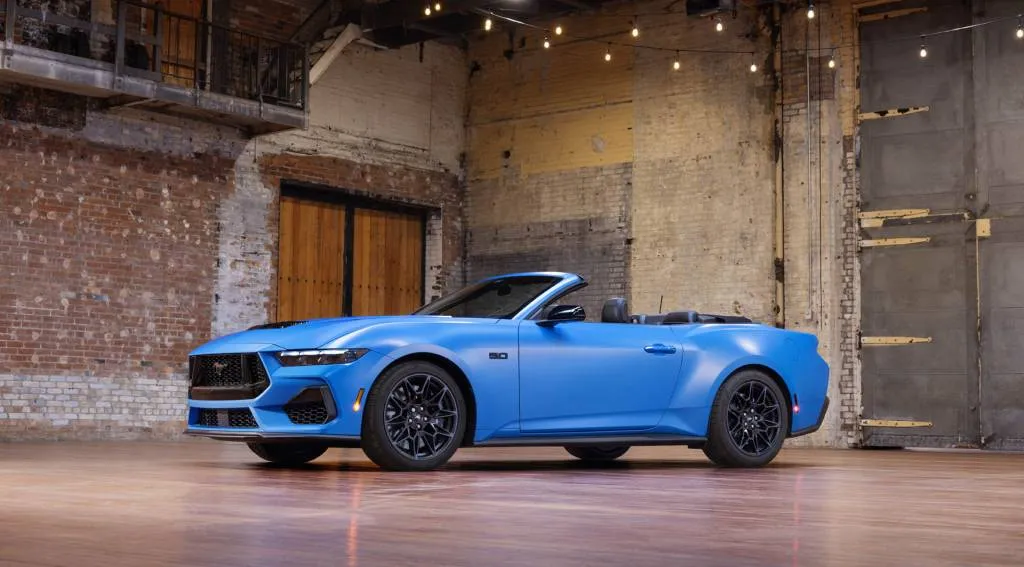 2025 Ford Mustang decapotabil cu folie de protecție a vopselei din fabrică