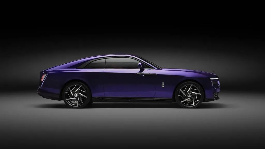 Rolls-Royce Spectre Insignă neagră