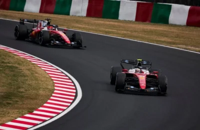 Hamilton renunta la vacanta in pauza de 35 de zile. Ce face pilotul la fabrica Ferrari