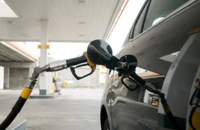 Scădere de 0,17 euro la carburanți. Vestea din Germania care îi vizează direct pe șoferii români