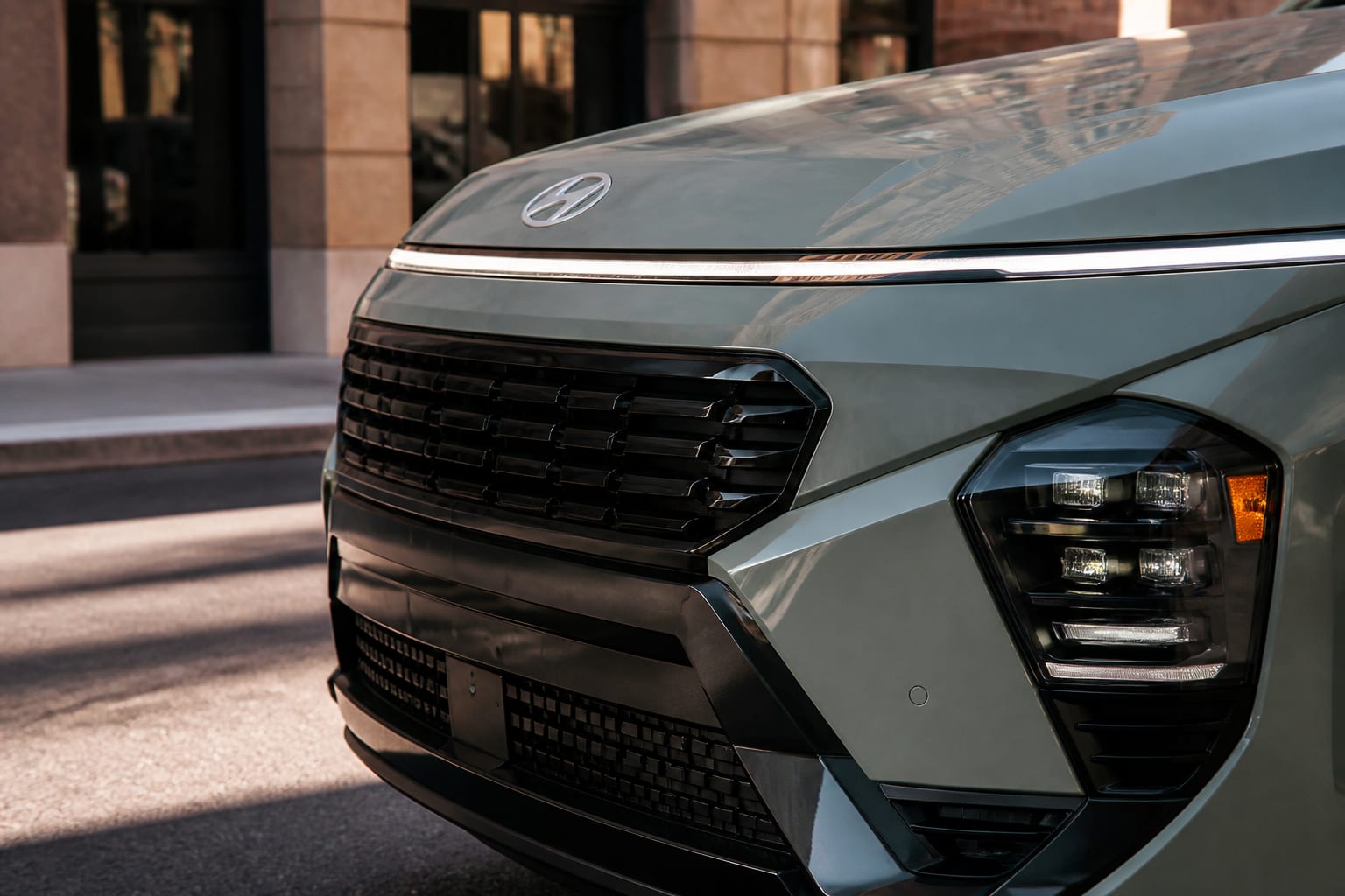 Hyundai Kona din 2027 apare într-o imagine neoficială cu o caroserie mai înaltă și un design apropiat de SUV