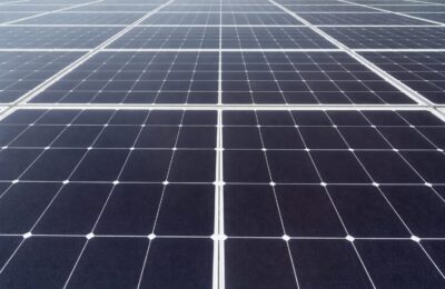 Interdicția UE asupra invertoarelor din China pune presiune pe costurile proiectelor din România