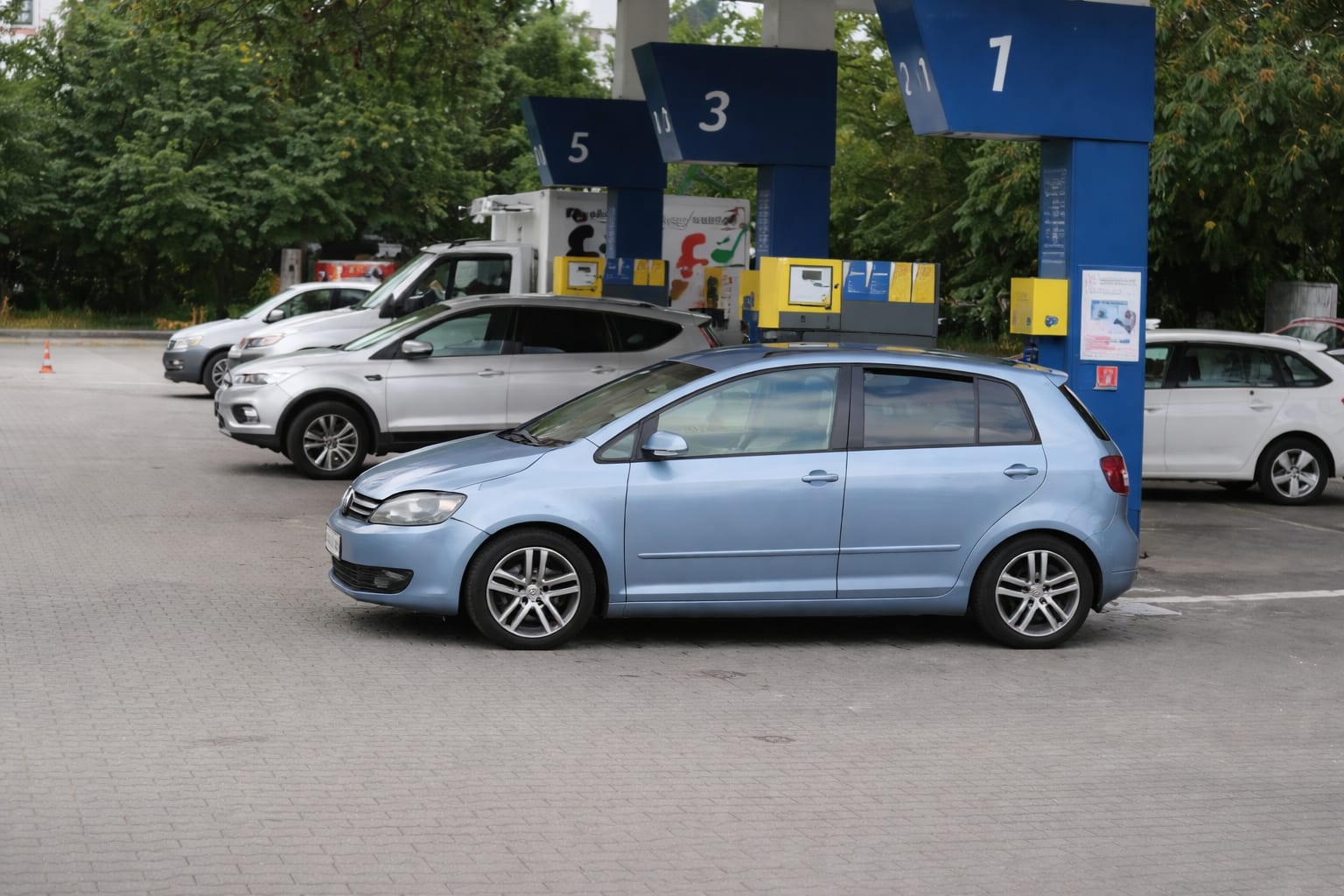 Motorina standard a ajuns la 9,84 lei pe litru în București după scumpiri de până la 20 de bani