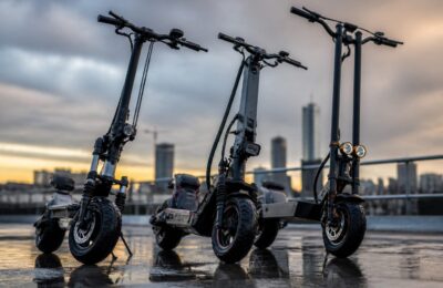 Trei scutere electrice de până la 3000W promit autonomie de până la 92 km pentru oraș și curierat