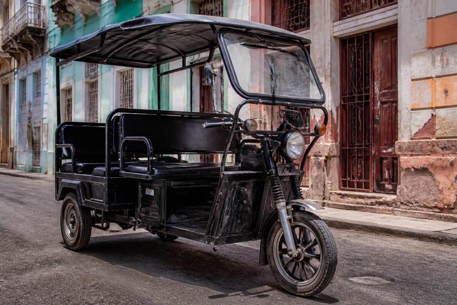 Tricicletele electrice chinezești preiau transportul din Cuba pe fondul crizei de carburant