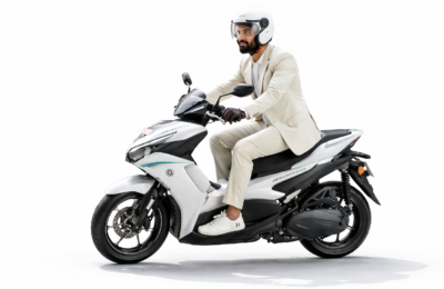 Yamaha Aerox-E ajunge la 95 km h și folosește două baterii detașabile de 3 kWh