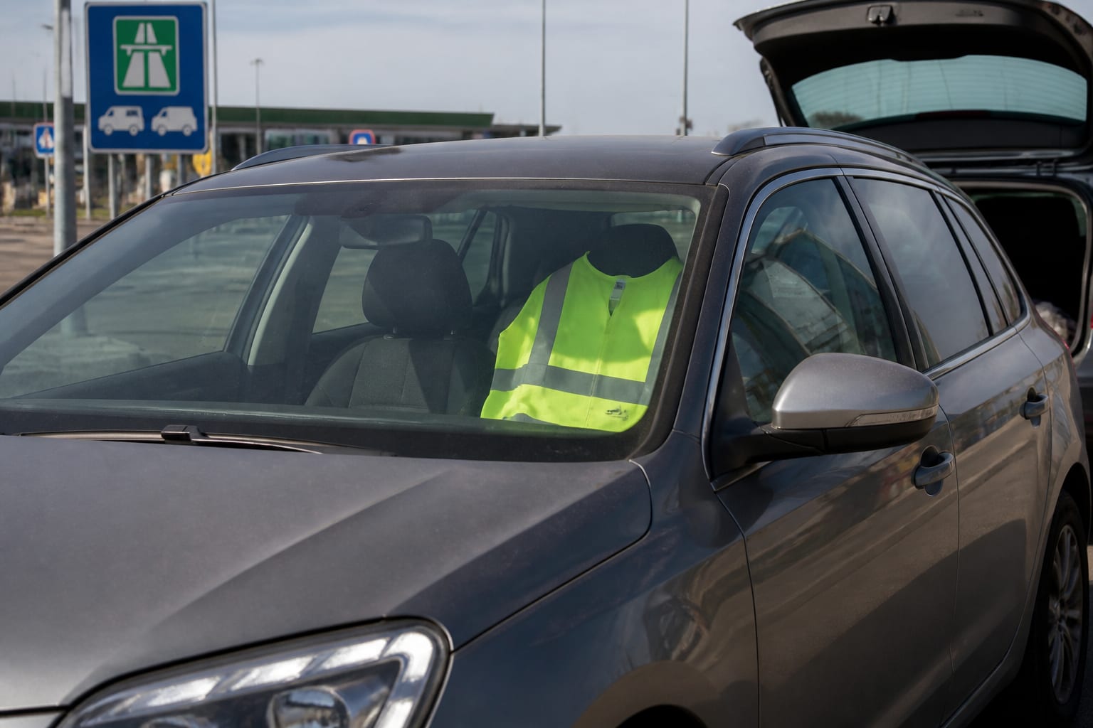 Amenzi de 25.000 de euro și acte reținute: ce trebuie să știe șoferii români care călătoresc în Europa