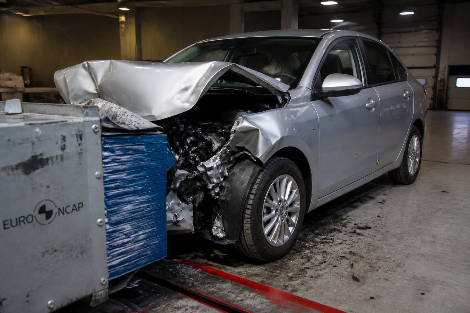 Cum funcționează zonele de deformare ale unei mașini și de ce un accident spectaculos nu înseamnă o mașină slabă