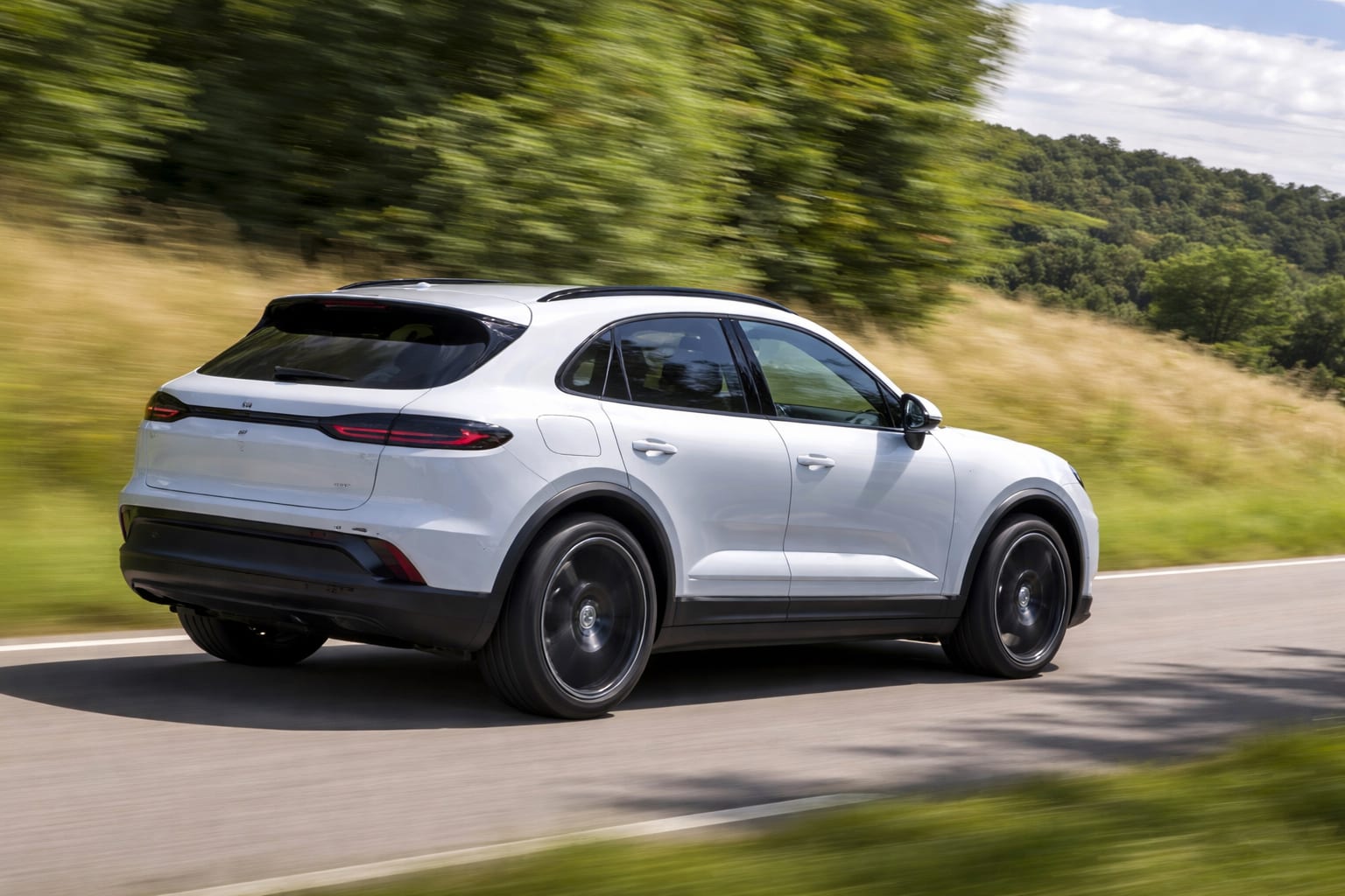 Porsche ieftinește dotările opționale pentru Macan cu un nou pachet Advanced