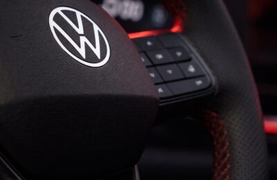 Tensiuni la Volkswagen: Peste 10.000 de angajați au protestat la Wolfsburg împotriva planului de restructurare