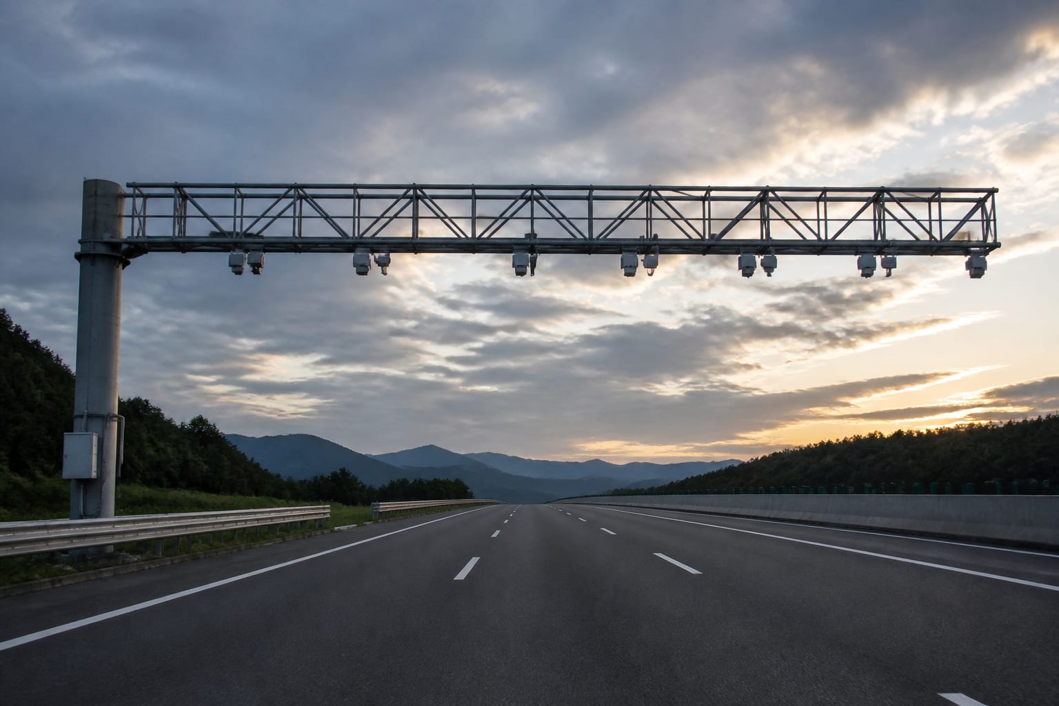 Transportatorii vor plăti taxa de drum pe kilometru din octombrie 2026