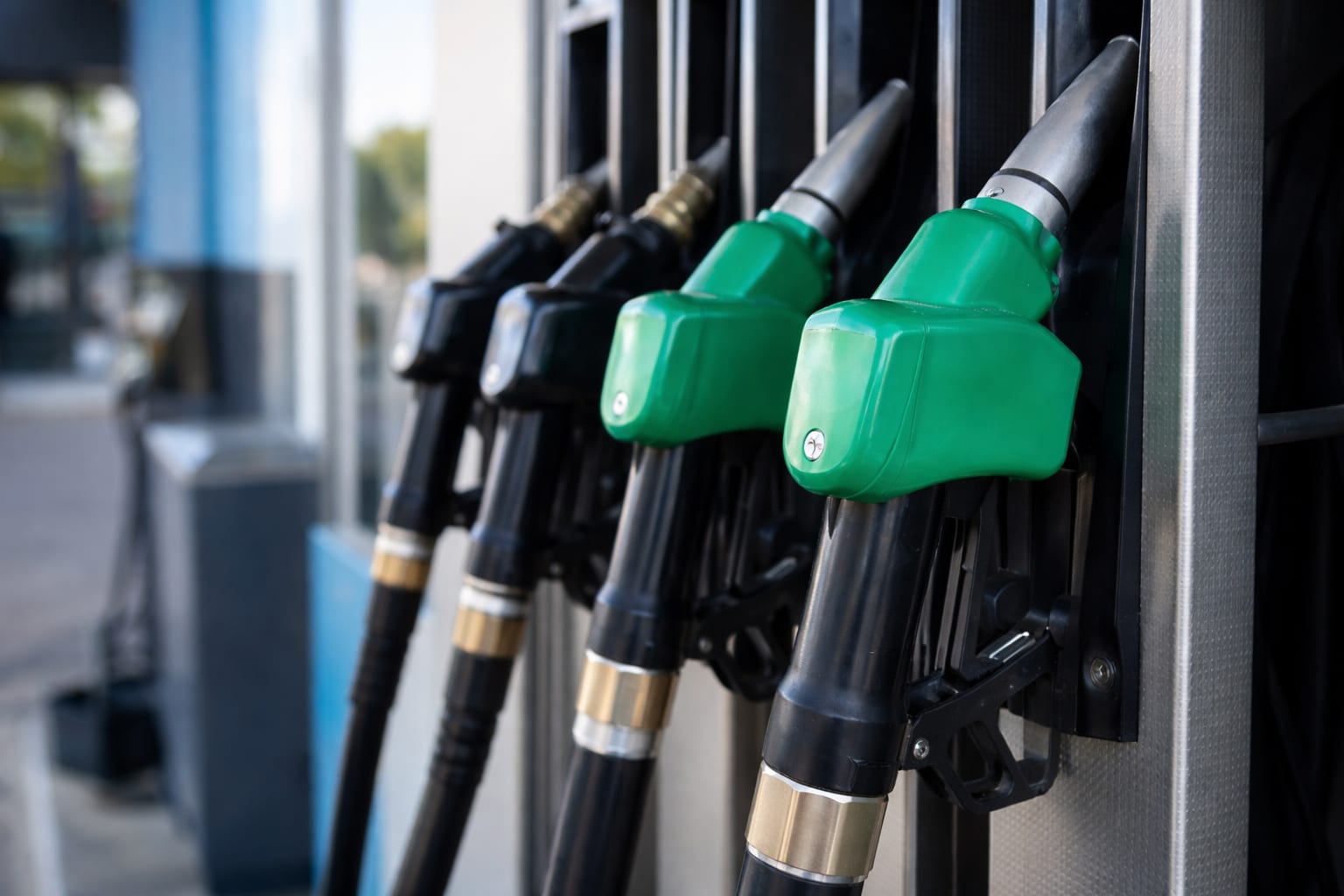 Benzina standard a ajuns la 9,70 lei pe litru, iar motorina a trecut de 10 lei