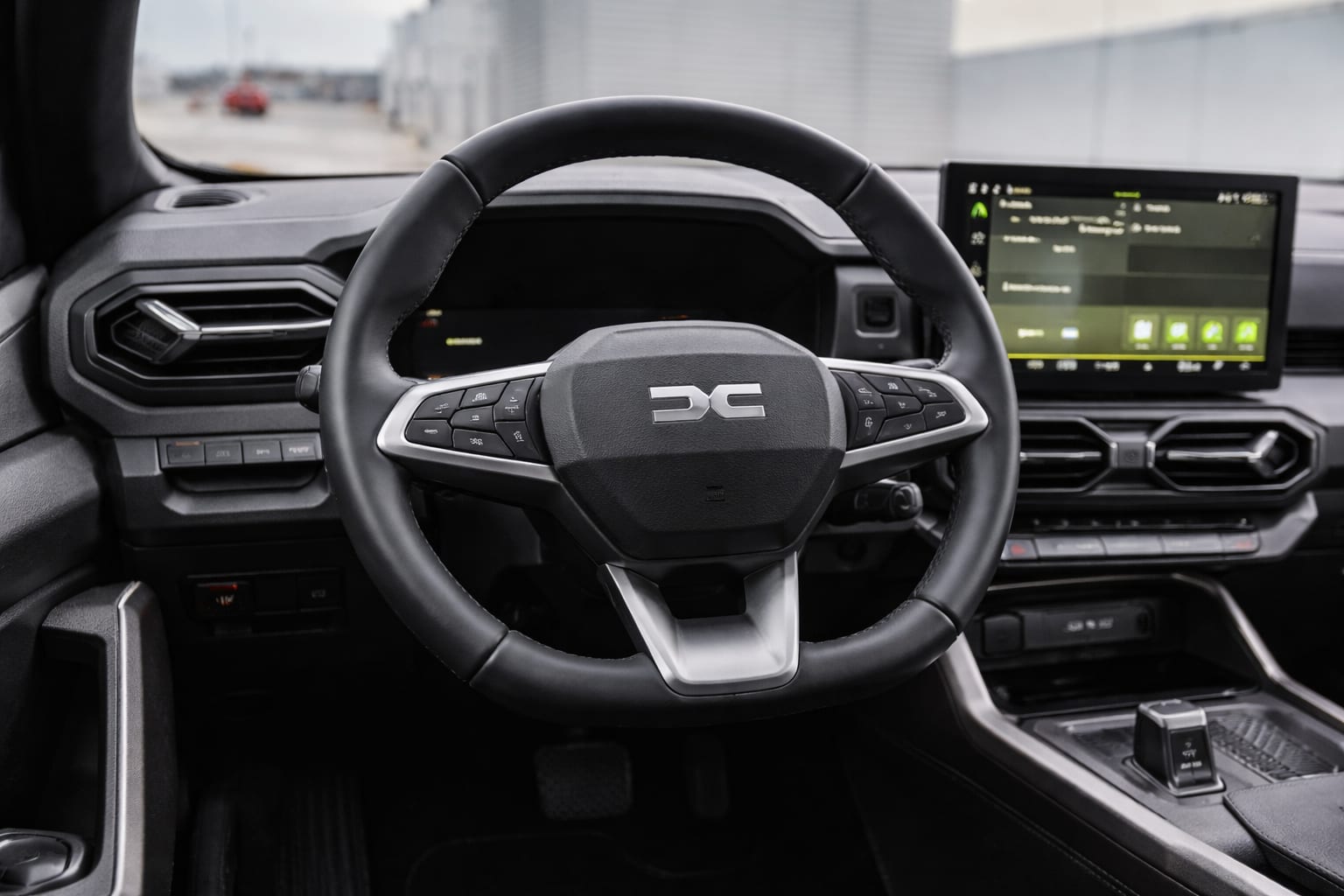Dacia anunță motorizarea tribridă de 150 CP cu tracțiune 4×4 și autonomie de până la 1.500 km