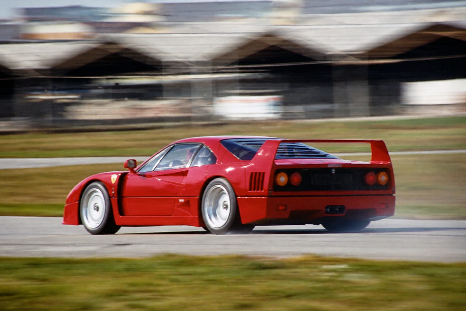 Ferrari F40 pe pista