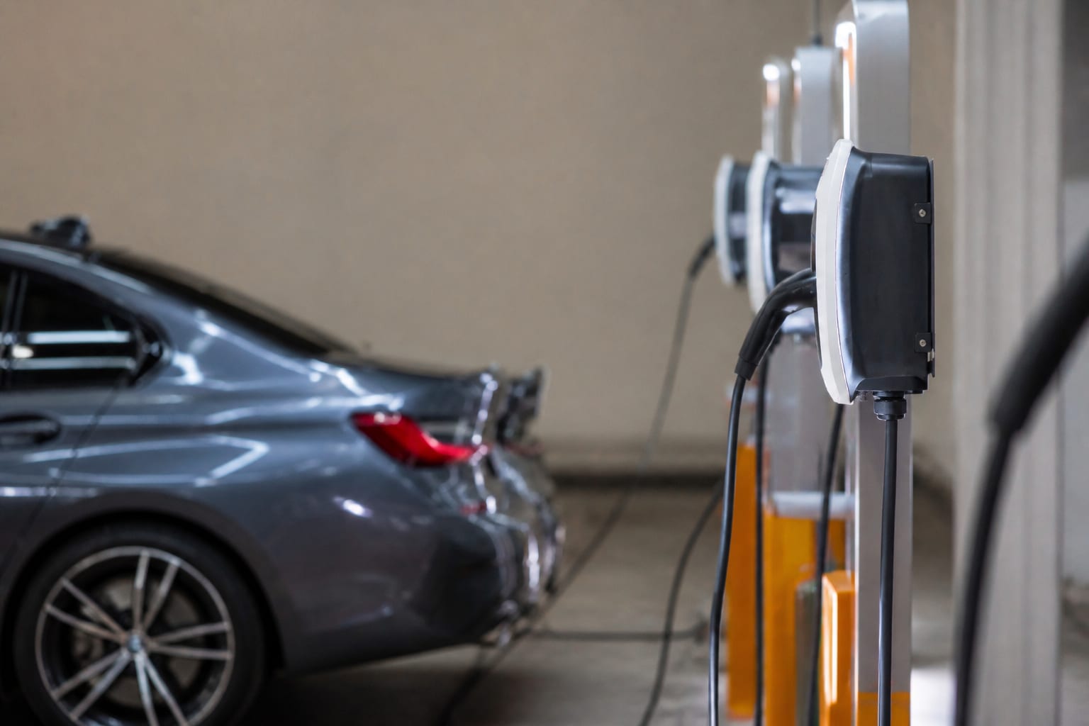 Încărcătoare electrice în spațiu public