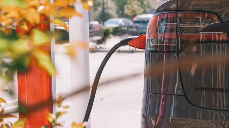 Tesla a deschis un Supercharger în orașul ales de șoferi, Drobeta-Turnu Severin