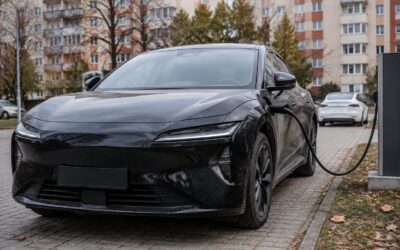 BYD se distanțează din nou de Tesla la electrice, după un avans de doar 29.000 de mașini în primul semestru
