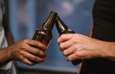 Alcoolul poate rămâne detectabil până la 24 de ore. Ce înseamnă timpii de eliminare pentru șoferi