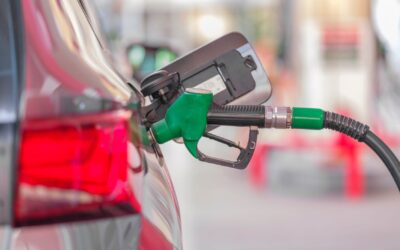 Automobilele exclusiv pe benzină ajung în premieră la 49% din piața mondială de mașini noi