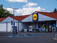 Parcarea la supermarket în Germania i-a adus unui șofer o solicitare de plată de 30 de euro. Ce reguli trebuie verificate