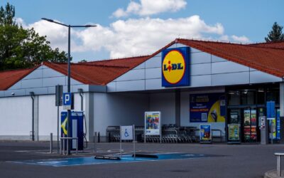 Parcarea la supermarket în Germania i-a adus unui șofer o solicitare de plată de 30 de euro. Ce reguli trebuie verificate