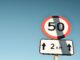 Cu 53 km/h într-o zonă de 50 km/h nu intră automat marja radarului. Limita legală rămâne cea de pe indicator