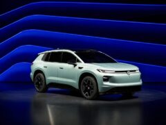 Volkswagen ID.AURA T6 a fost rostogolit de 50 de ori într-un cilindru cu flăcări și a rămas funcțional