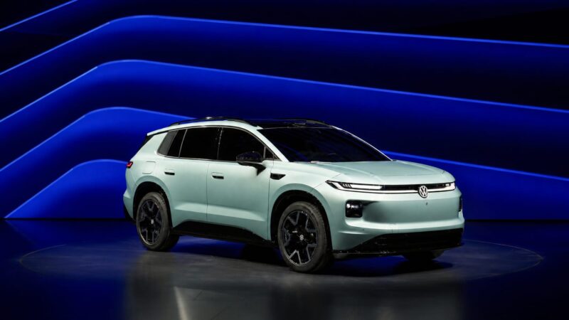 Volkswagen ID.AURA T6 a fost rostogolit de 50 de ori într-un cilindru cu flăcări și a rămas funcțional